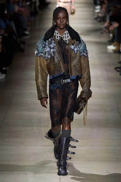 Look 49